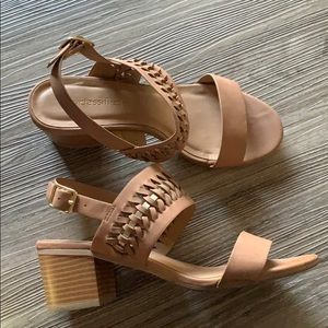 Light brown small chunky heel